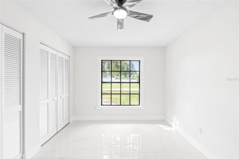 House in Tampa, Florida 3 bedrooms, 137.87 sq.m. № 2413775 - photo 25