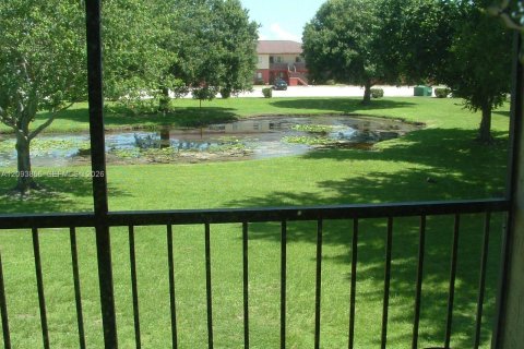 Condo in Cocoa, Florida, 2 bedrooms  № 2381767 - photo 3