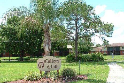 Condo in Cocoa, Florida, 2 bedrooms  № 2381767 - photo 2