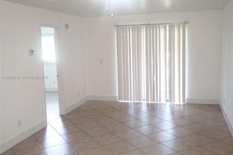 Condo in Cocoa, Florida, 2 bedrooms  № 2381767 - photo 4