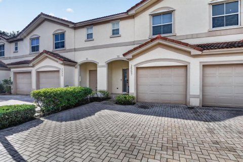 Touwnhouse à louer à Coral Springs, Floride: 3 chambres, 135.27 m2 № 2372361 - photo 2