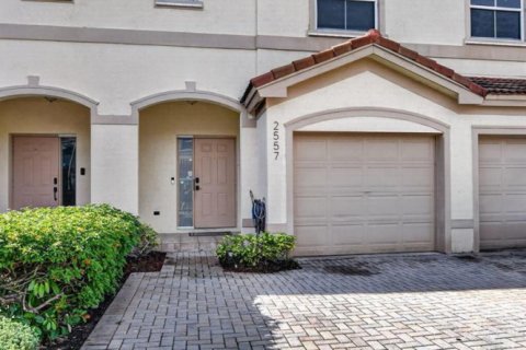 Touwnhouse à louer à Coral Springs, Floride: 3 chambres, 135.27 m2 № 2372361 - photo 3