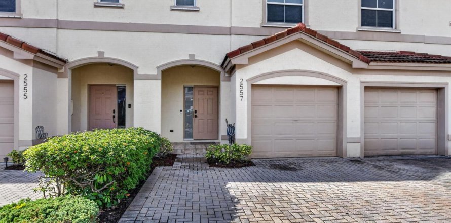 Touwnhouse à Coral Springs, Floride 3 chambres, 135.27 m2 № 2372361