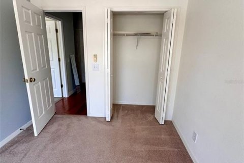 Townhouse in Saint Petersburg, Florida 3 bedrooms, 134.99 sq.m. № 1747638 - photo 27