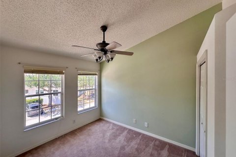 Townhouse in Saint Petersburg, Florida 3 bedrooms, 134.99 sq.m. № 1747638 - photo 25