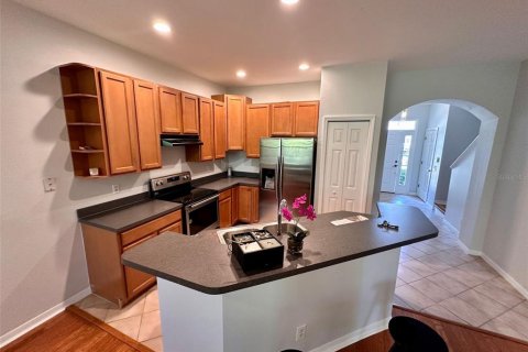 Townhouse in Saint Petersburg, Florida 3 bedrooms, 134.99 sq.m. № 1747638 - photo 2
