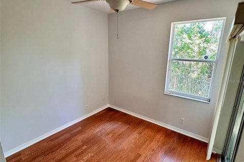 Townhouse in Saint Petersburg, Florida 3 bedrooms, 134.99 sq.m. № 1747638 - photo 9