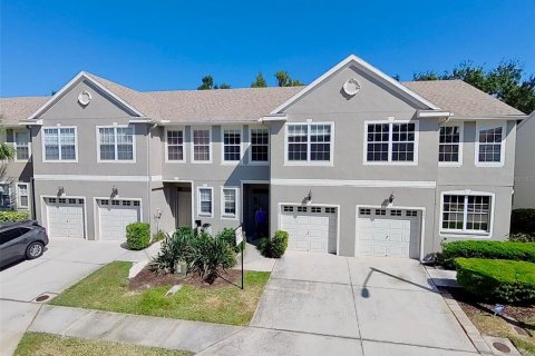 Townhouse in Saint Petersburg, Florida 3 bedrooms, 134.99 sq.m. № 1747638 - photo 1