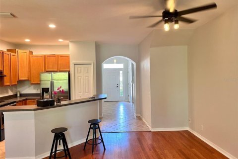 Townhouse in Saint Petersburg, Florida 3 bedrooms, 134.99 sq.m. № 1747638 - photo 3