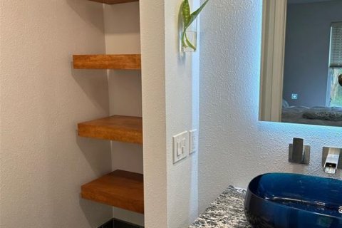 Townhouse in Saint Petersburg, Florida 3 bedrooms, 134.99 sq.m. № 1747638 - photo 20