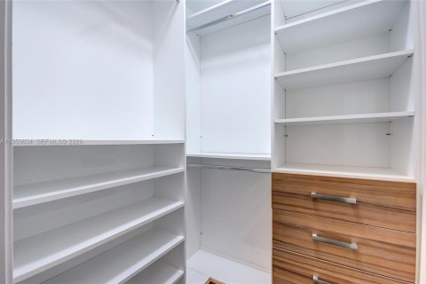 Villa ou maison à vendre à Doral, Floride: 4 chambres, 324.69 m2 № 2011148 - photo 17