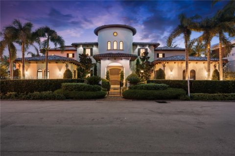 Купить виллу или дом в Форт-Лодердейл, Флорида 6 спален, 830.17м2, № 1942135 - фото 5