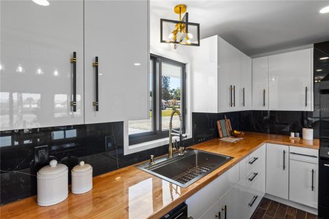 Villa ou maison à vendre à Edgewater, Floride: 2 chambres, 113.53 m2 № 2093535 - photo 8