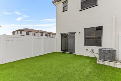 Casa en venta en Hialeah, Florida, 3 dormitorios, 131.18 m2 № 1779240 - foto 17