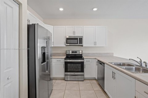 Casa en venta en Hialeah, Florida, 3 dormitorios, 131.18 m2 № 1779240 - foto 6