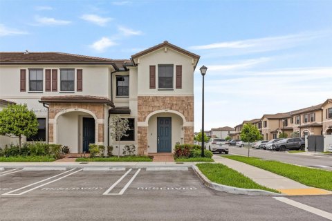 Casa en venta en Hialeah, Florida, 3 dormitorios, 131.18 m2 № 1779240 - foto 1