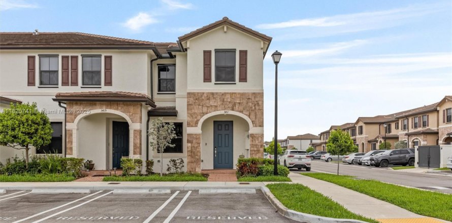 Casa en Hialeah, Florida 3 dormitorios, 131.18 m2 № 1779240