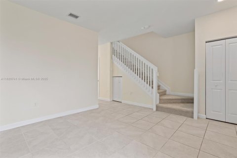 Casa en venta en Hialeah, Florida, 3 dormitorios, 131.18 m2 № 1779240 - foto 11