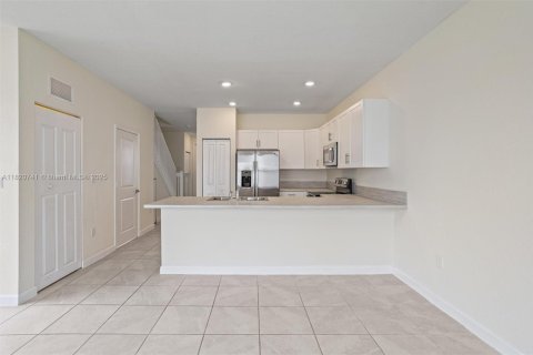 Casa en venta en Hialeah, Florida, 3 dormitorios, 131.18 m2 № 1779240 - foto 15