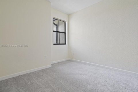 Casa en venta en Hialeah, Florida, 3 dormitorios, 131.18 m2 № 1779240 - foto 23