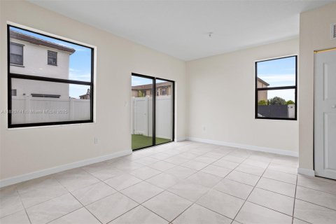 Casa en venta en Hialeah, Florida, 3 dormitorios, 131.18 m2 № 1779240 - foto 9