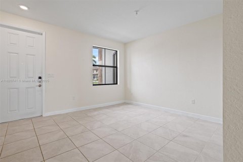 Casa en venta en Hialeah, Florida, 3 dormitorios, 131.18 m2 № 1779240 - foto 13