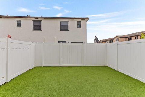 Casa en venta en Hialeah, Florida, 3 dormitorios, 131.18 m2 № 1779240 - foto 18