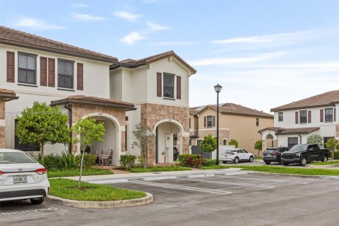 Casa en venta en Hialeah, Florida, 3 dormitorios, 131.18 m2 № 1779240 - foto 5