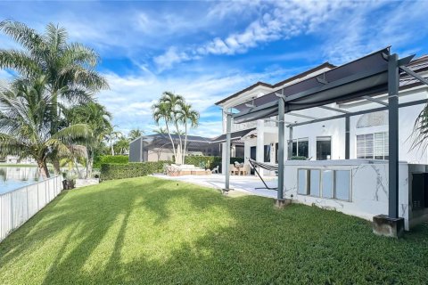 Villa ou maison à louer à Miramar, Floride: 4 chambres, 275.27 m2 № 1969952 - photo 18