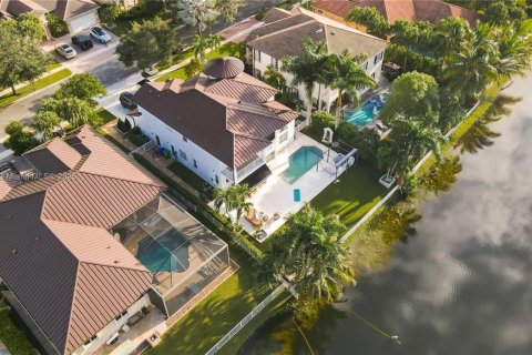 Villa ou maison à louer à Miramar, Floride: 4 chambres, 275.27 m2 № 1969952 - photo 9