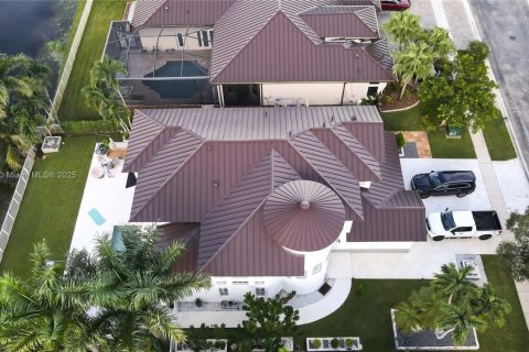 Villa ou maison à louer à Miramar, Floride: 4 chambres, 275.27 m2 № 1969952 - photo 3