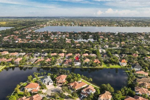 Villa ou maison à louer à Miramar, Floride: 4 chambres, 275.27 m2 № 1969952 - photo 11