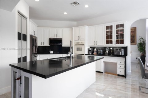 Villa ou maison à louer à Miramar, Floride: 4 chambres, 275.27 m2 № 1969952 - photo 22