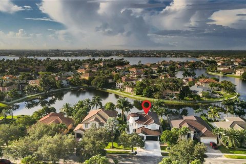 Villa ou maison à louer à Miramar, Floride: 4 chambres, 275.27 m2 № 1969952 - photo 6