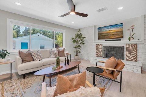 House in Saint Petersburg, Florida 6 bedrooms, 338.72 sq.m. № 2223333 - photo 26