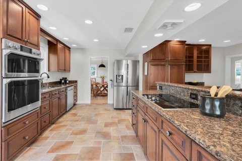 House in Saint Petersburg, Florida 6 bedrooms, 338.72 sq.m. № 2223333 - photo 16