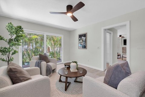 House in Saint Petersburg, Florida 6 bedrooms, 338.72 sq.m. № 2223333 - photo 28