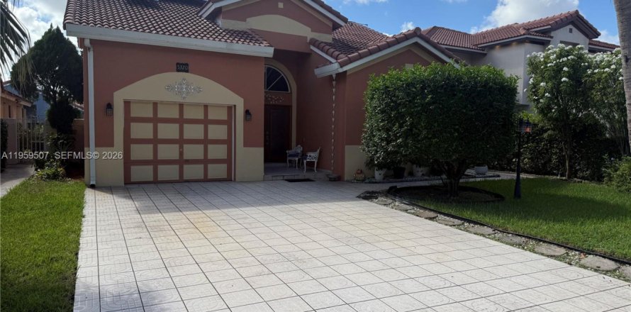 Дом в Майами-Гарденс, Флорида 3 спальни, 190.82м2 № 2026822