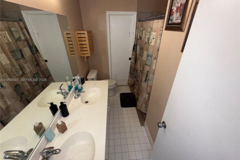 Купить виллу или дом в Майами-Гарденс, Флорида 3 спальни, 190.82м2, № 2026822 - фото 15