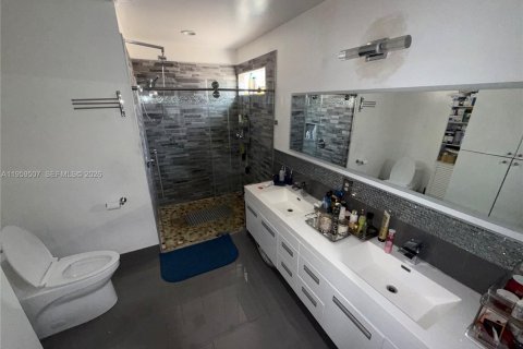 Купить виллу или дом в Майами-Гарденс, Флорида 3 спальни, 190.82м2, № 2026822 - фото 9