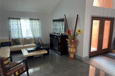 Купить виллу или дом в Майами-Гарденс, Флорида 3 спальни, 190.82м2, № 2026822 - фото 5