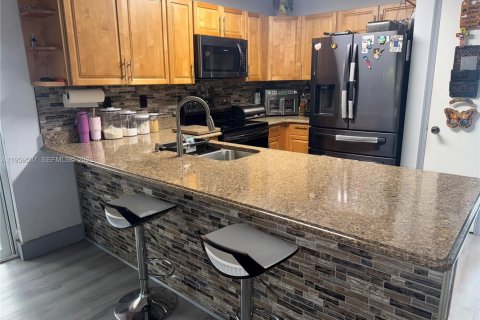 Купить виллу или дом в Майами-Гарденс, Флорида 3 спальни, 190.82м2, № 2026822 - фото 20