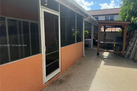 Купить виллу или дом в Майами-Гарденс, Флорида 3 спальни, 190.82м2, № 2026822 - фото 21