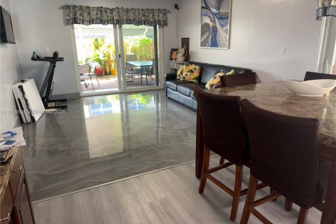 Купить виллу или дом в Майами-Гарденс, Флорида 3 спальни, 190.82м2, № 2026822 - фото 13