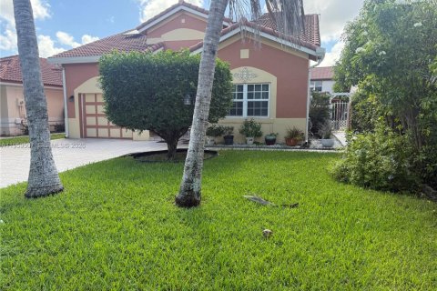 Купить виллу или дом в Майами-Гарденс, Флорида 3 спальни, 190.82м2, № 2026822 - фото 2