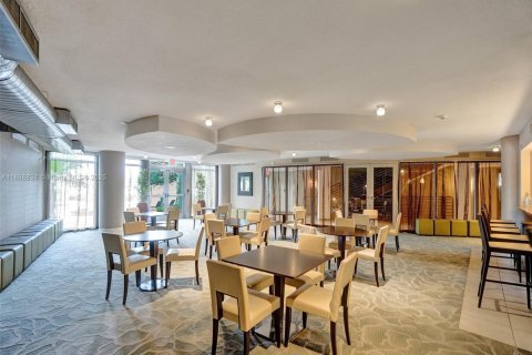 Condo in Sunrise, Florida, 2 bedrooms  № 1941030 - photo 20