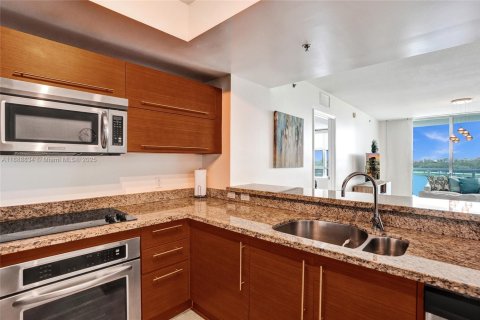 Condo in Sunrise, Florida, 2 bedrooms  № 1941030 - photo 11