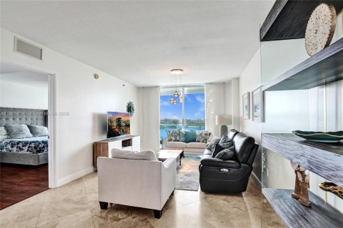 Condo in Sunrise, Florida, 2 bedrooms  № 1941030 - photo 13