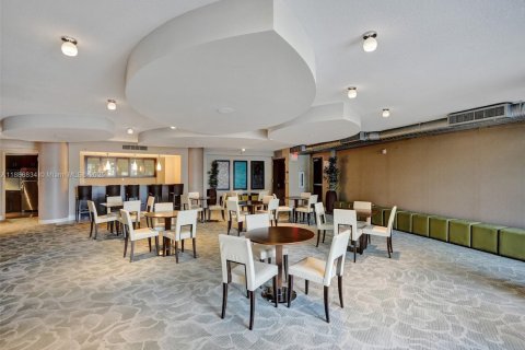 Condo in Sunrise, Florida, 2 bedrooms  № 1941030 - photo 19