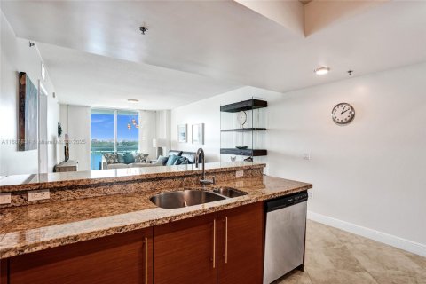 Condo in Sunrise, Florida, 2 bedrooms  № 1941030 - photo 12